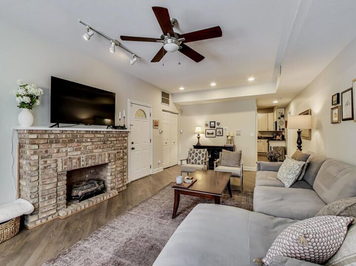 Property Photo: 2628 N Spaulding Avenue 1 IL 60647