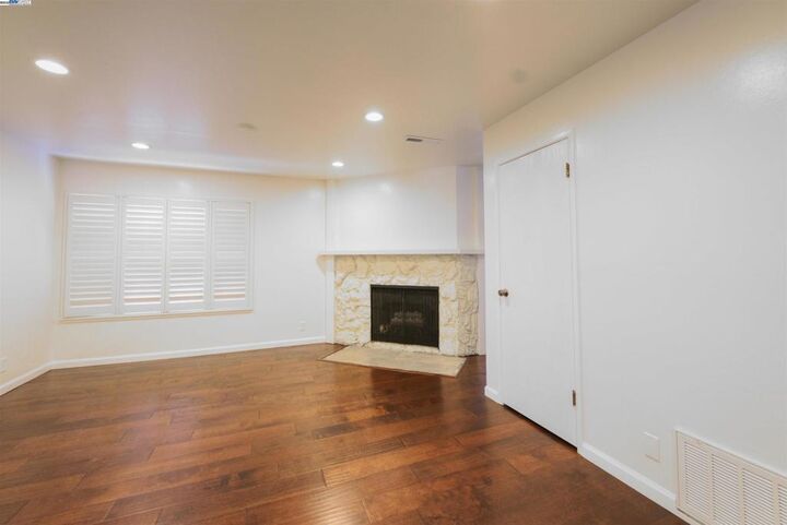 Property Photo:  1233 Broadway D  CA 94501 