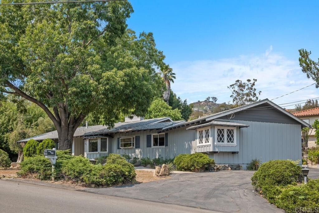 Property Photo:  9680 Vista Del Sol  CA 91977 