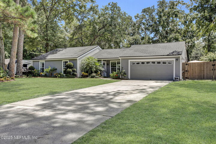 Property Photo: 762 Hibernia Forest Drive FL 32003