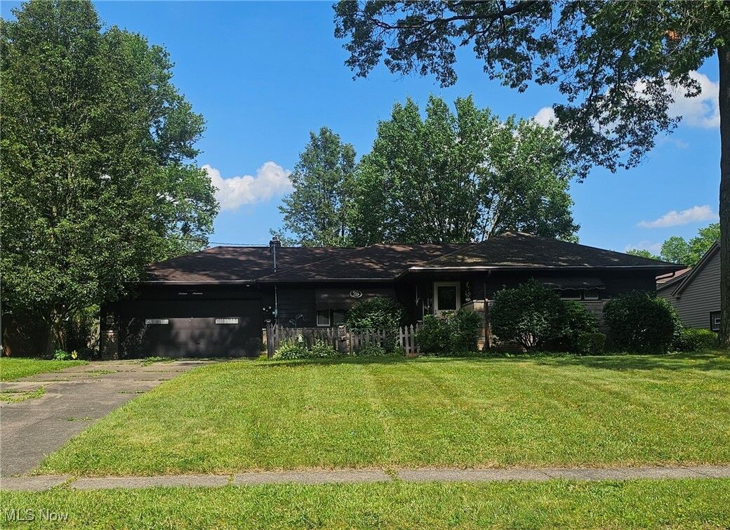 Property Photo:  1619 N Carnegie Avenue  OH 44446 