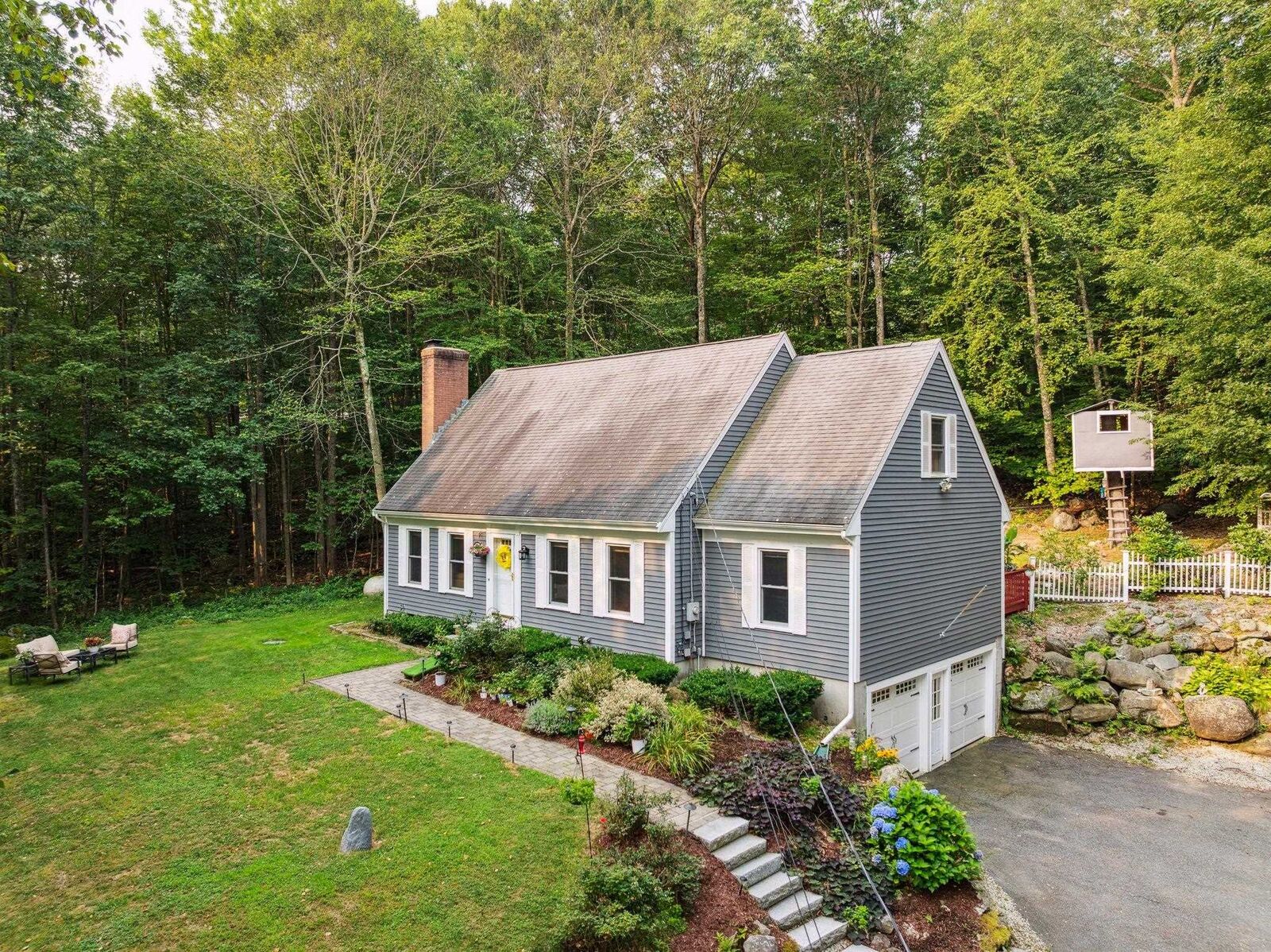 Property Photo:  29 Fairlane Drive  NH 03110 
