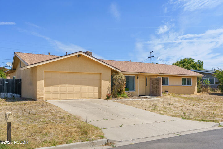 Property Photo:  539 Dahlia Place  CA 93455 