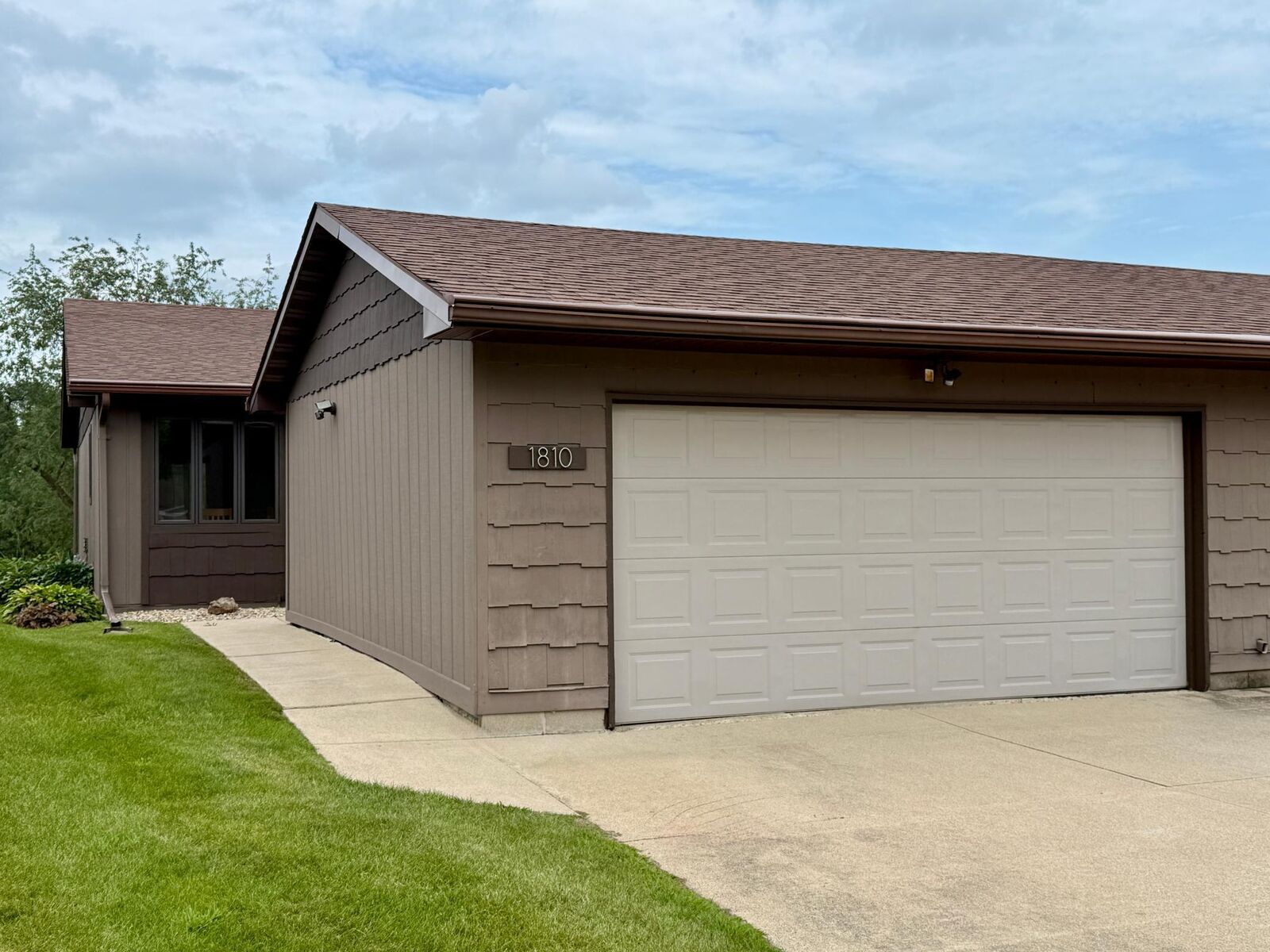 Property Photo: 1810 Lakewood Avenue MN 56007