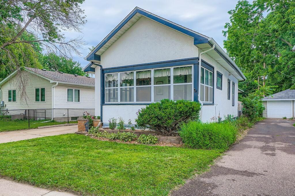 Property Photo: 978 Oakdale Avenue MN 55118