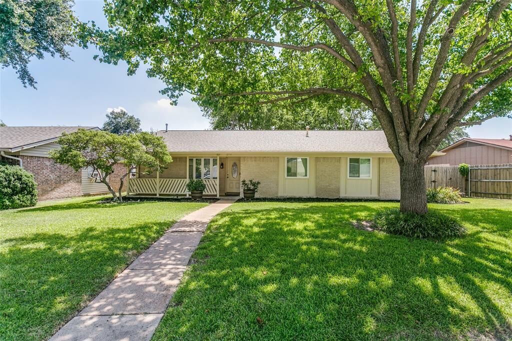 Property Photo:  1808 Ridgewood Drive  TX 75074 