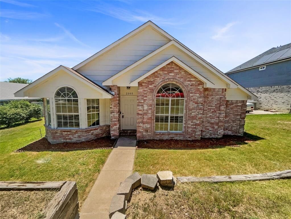Property Photo: 2305 Rockhill Road TX 75072