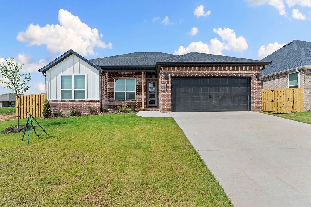 Property Photo: 1808 Edwards Street AR 72751