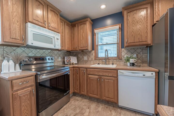 Property Photo: 7515 Maywood Street NE 68127