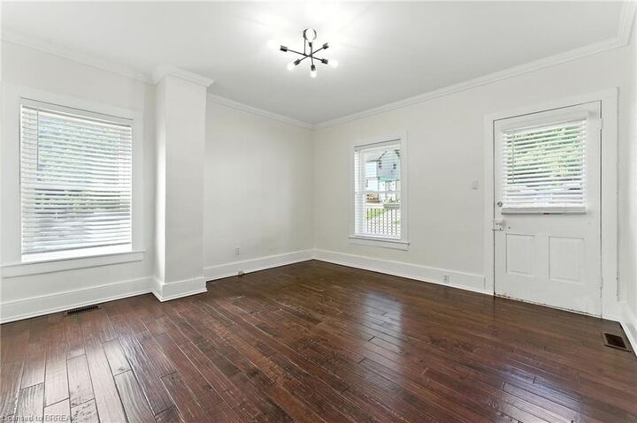 Photo de la propriété: 82 Dumfries Street ON N3L 2E6