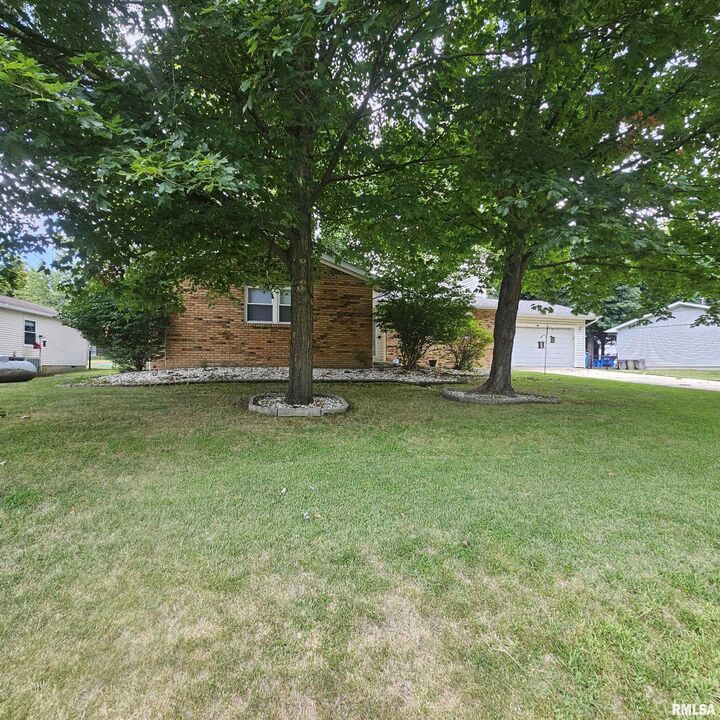 Property Photo: 1011 Blueberry Hill Avenue IL 62864