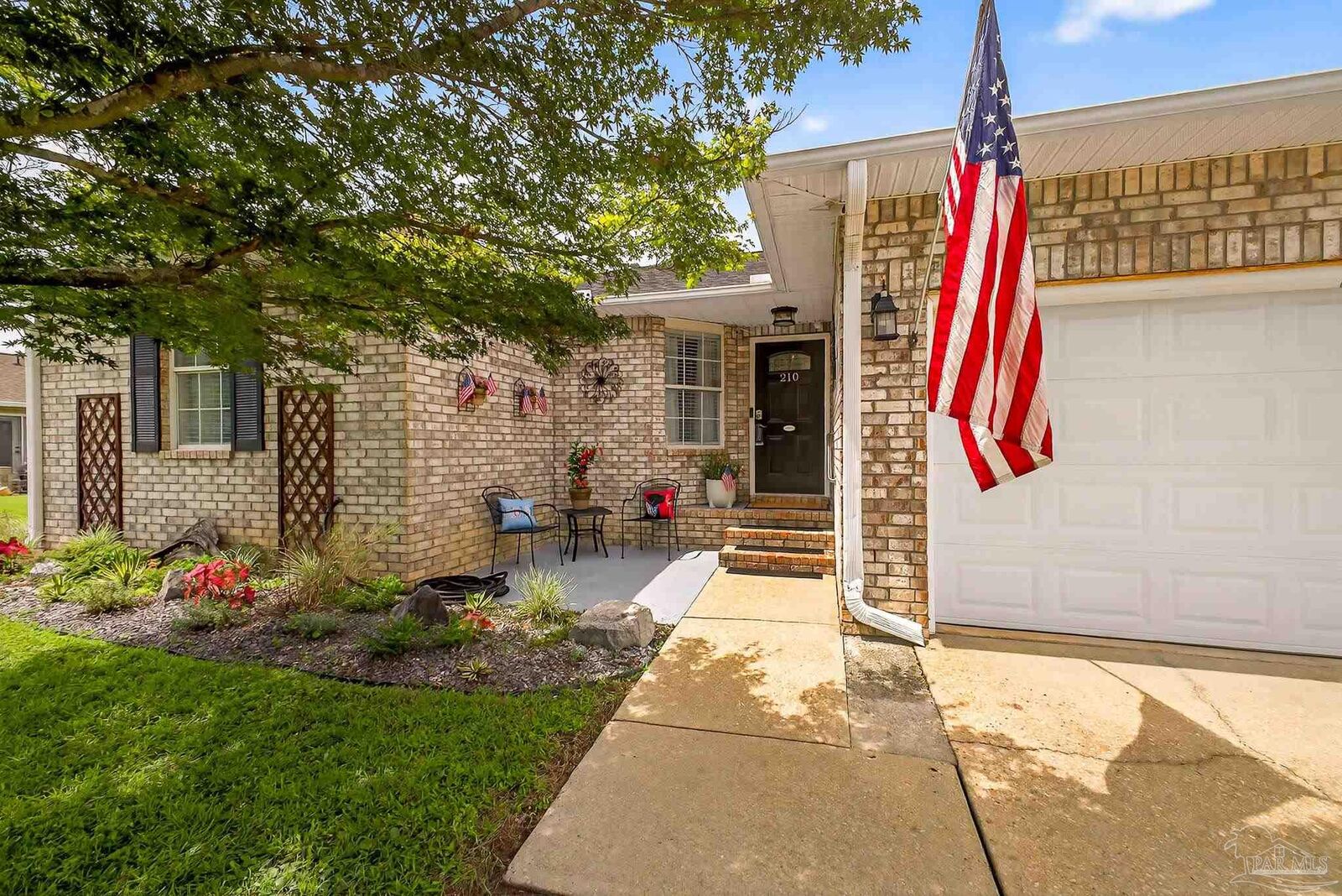 Property Photo: 210 Clearfield Dr FL 32533