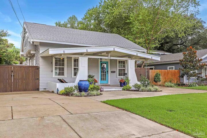 Property Photo: 1618 E Lee St FL 32503