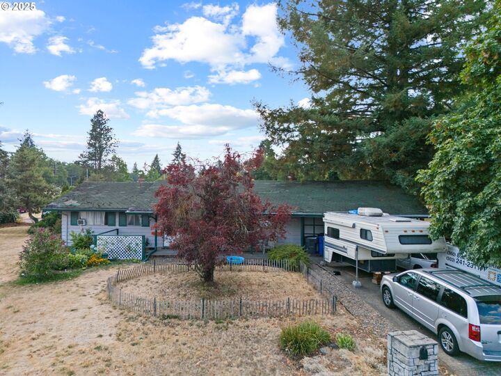 Property Photo: 124 S Fredericksburg Way WA 98664