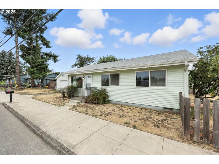Property Photo: 8435 SE Flavel St OR 97266
