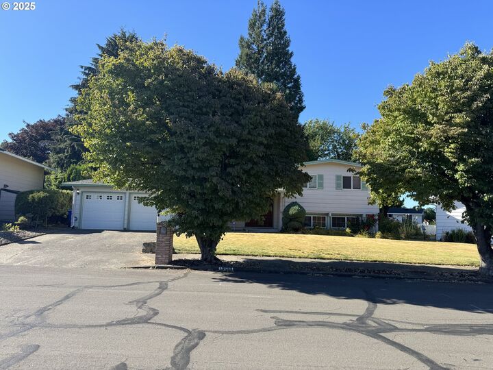 Property Photo: 13529 NE Beech St OR 97230