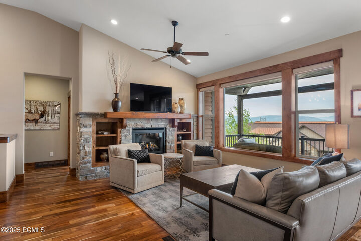 Property Photo: 1738 E Viewside Circle UT 84036