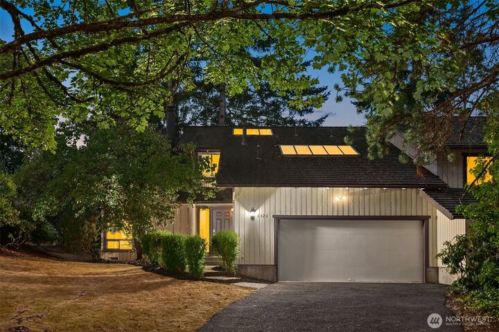 6423  156th Place NE  Redmond WA 98052 photo