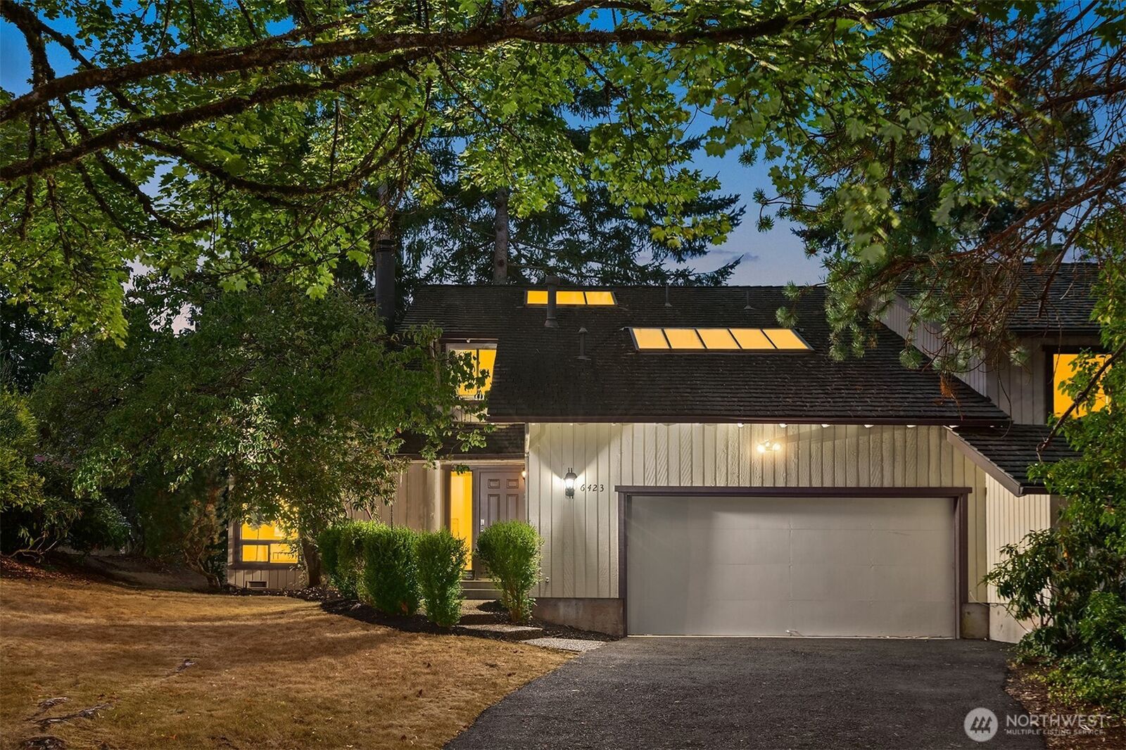 Property Photo:  6423  156th Place NE  WA 98052 