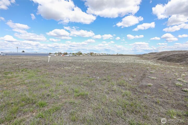 Property Photo:  1700 S Craig Road  WA 99001 