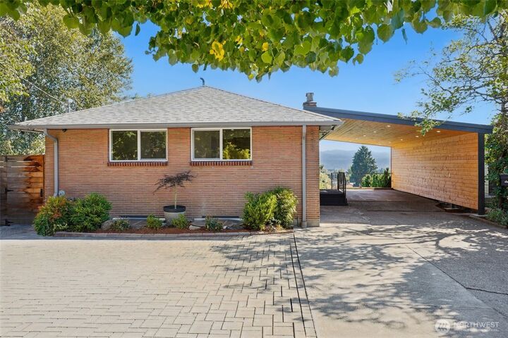 8324  Beacon Avenue S  Seattle WA 98118 photo