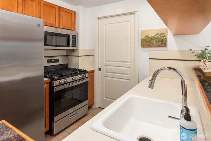 Property Photo:  2801  1st Avenue 1118  WA 98121 
