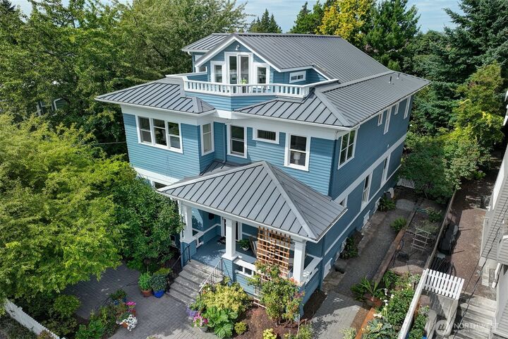 Property Photo:  108 NE 56th Street  WA 98105 