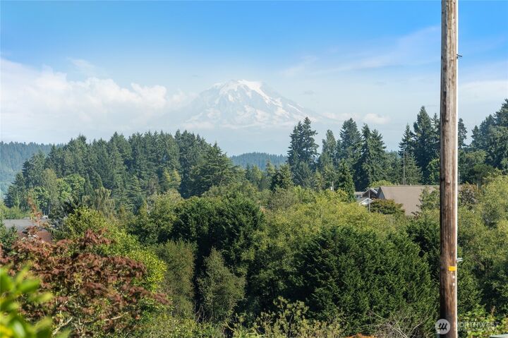 Property Photo: 8324 Bayridge Avenue WA 98332