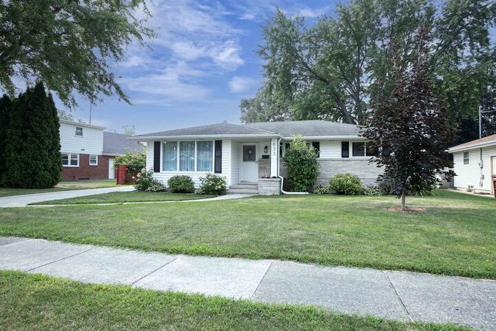 Property Photo:  633 11th Street  WI 54952 