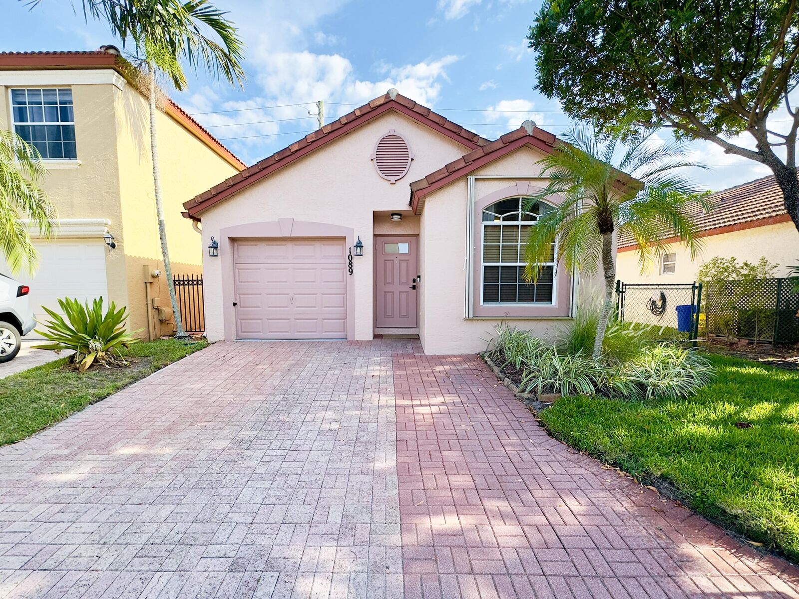 Property Photo:  1089 Via Jardin  FL 33418