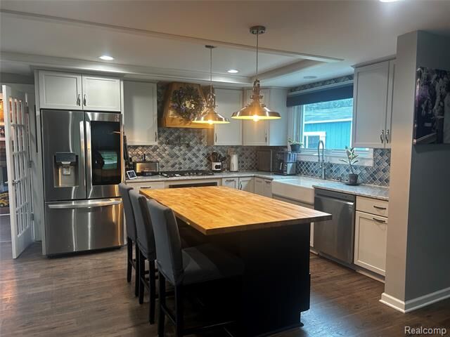 Property Photo:  32920 6 Mile Road  MI 48152 