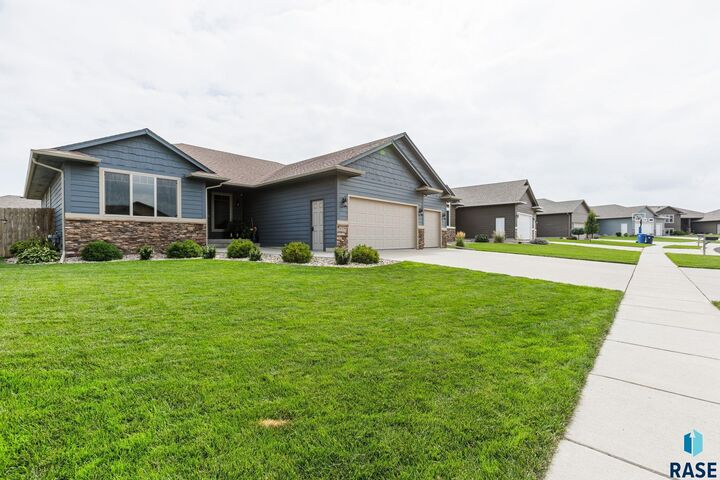 Property Photo:  6329 S Badlands Ct  SD 57108 