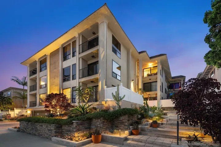Property Photo:  370 Rosecrans St 302  CA 92106 