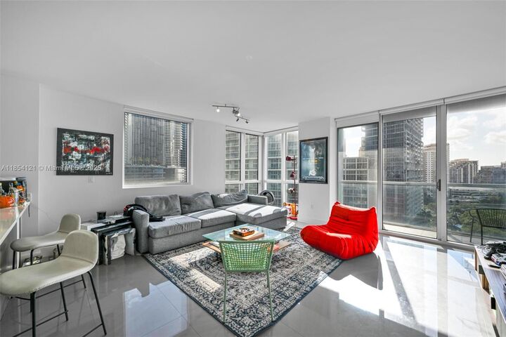 Property Photo:  500 Brickell Ave 1401  FL 33131 