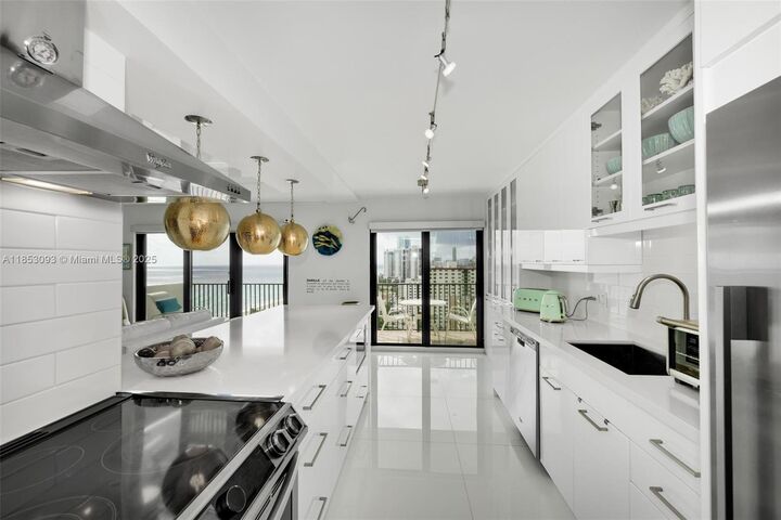 Property Photo: 1201 S Ocean Dr 1904S FL 33019