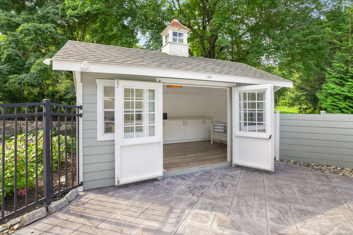 Property Photo:  51 Forest Glen Drive  CT 06525 