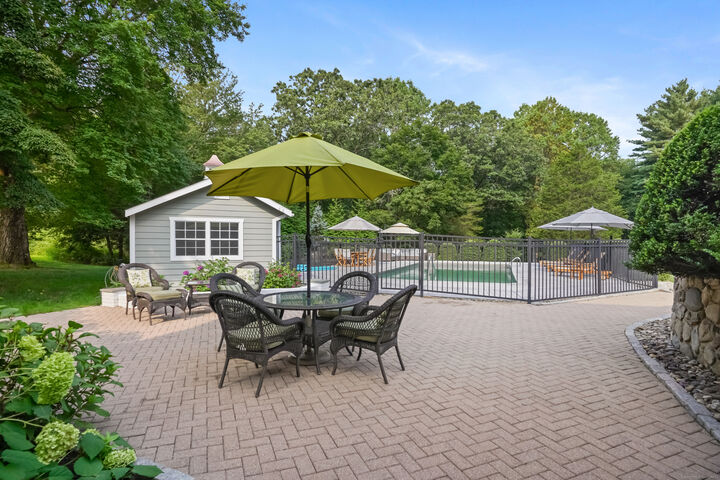 Property Photo:  51 Forest Glen Drive  CT 06525 