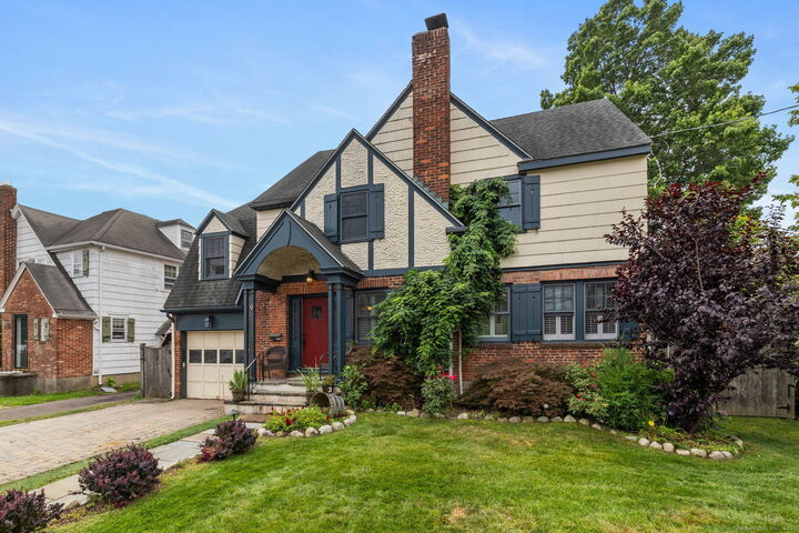 Property Photo: 9 Ellsworth Road CT 06107