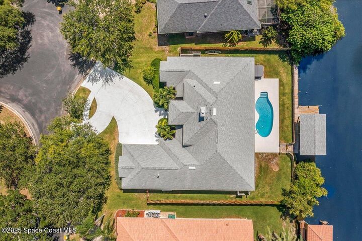 Property Photo: 128 Windward Way FL 32937