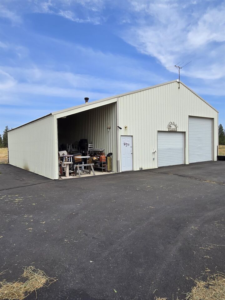 Property Photo:  27210 W Cornwall Rd  WA 99004 