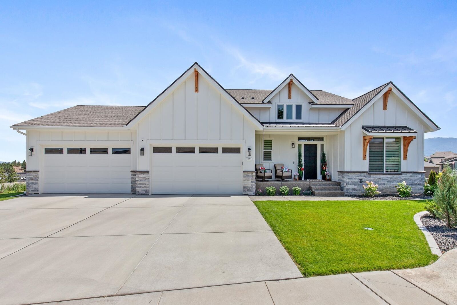 Property Photo: 1611 S Steen Ln WA 99037