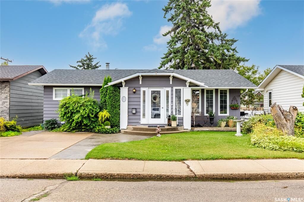 Property Photo:  951 Albert Street  SK S6H 2X8 