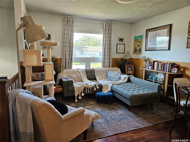 Property Photo: 1519 Grandview Street W SK S6H 6R4