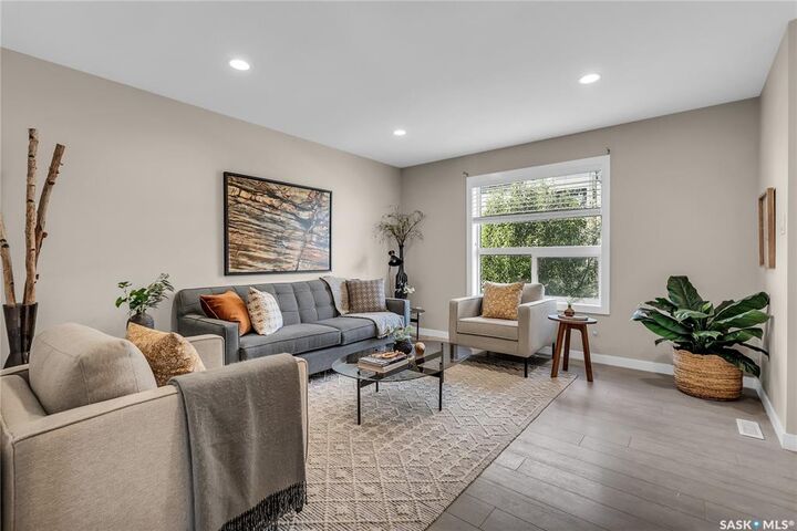 Property Photo: 3127 McClocklin Road SK S7R 0J1