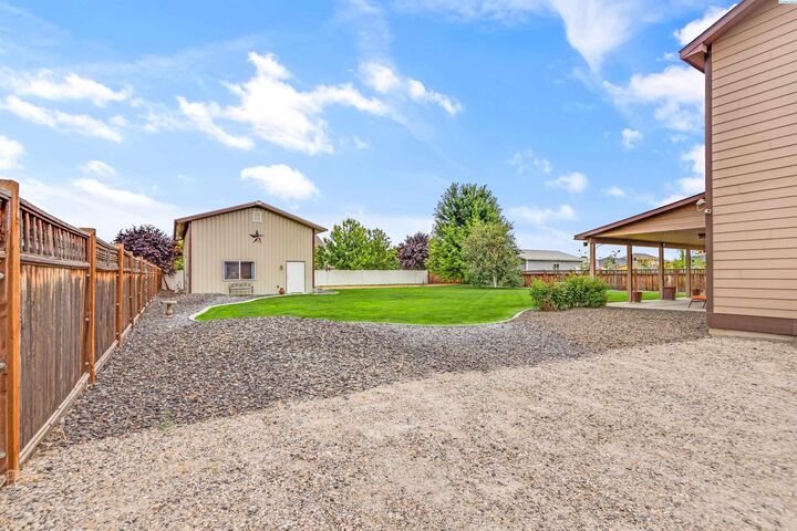 Property Photo: 6575 Agate Ct WA 99353