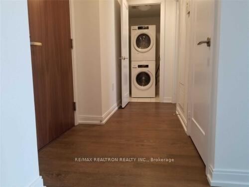 Property Photo:  275 Village Green Square 2917  ON M1S 0L8 