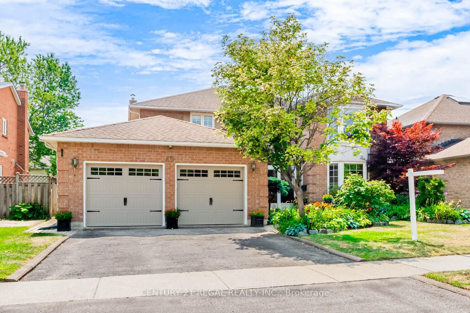 Property Photo:  42 Milner Crescent  ON L1S 4X4 