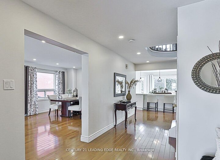 Photo de la propriété:  724 Barnes Crescent  ON L1J 8K1 