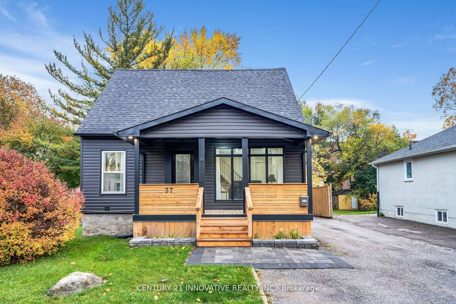 Property Photo: 37 Lincoln Street ON L1S 6C4