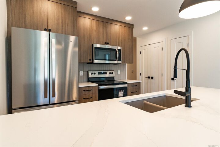 201 Dogwood Dr 206  Ladysmith BC V9G 0C3 photo